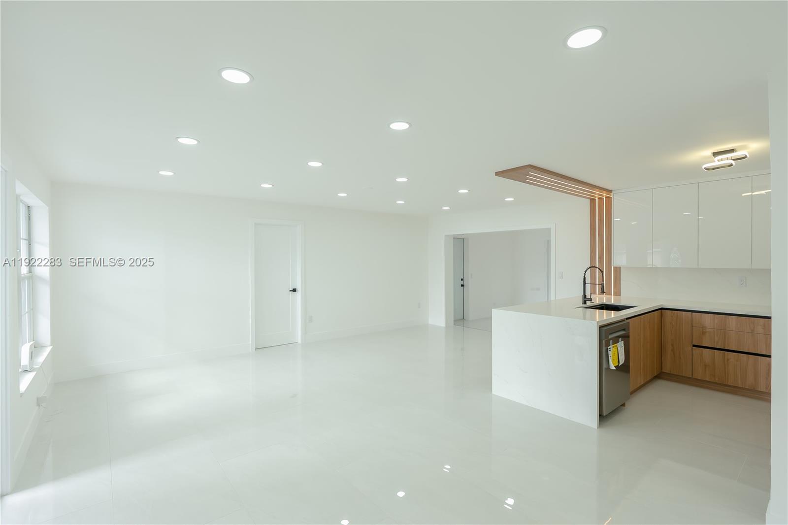 DRIFTWOOD PLAZA NO 3 - Residential