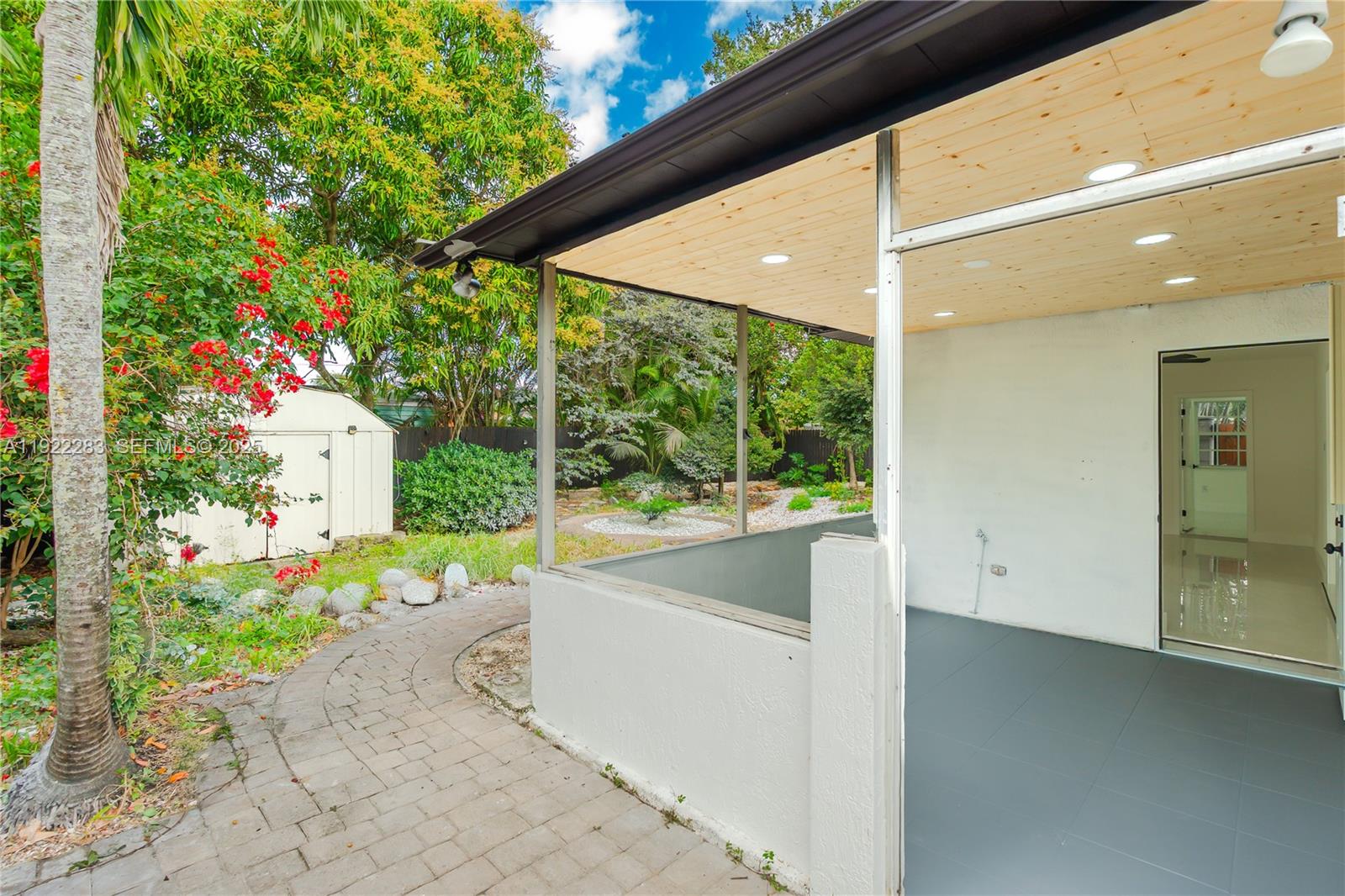 DRIFTWOOD PLAZA NO 3 - Residential