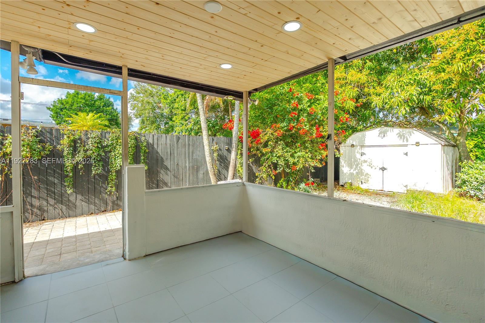 DRIFTWOOD PLAZA NO 3 - Residential