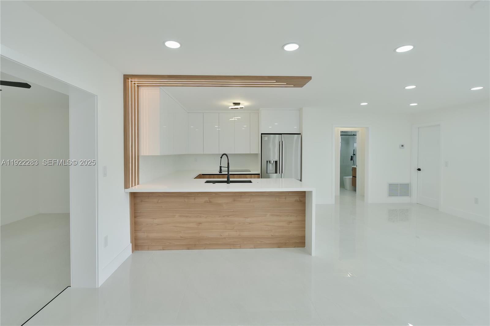 DRIFTWOOD PLAZA NO 3 - Residential