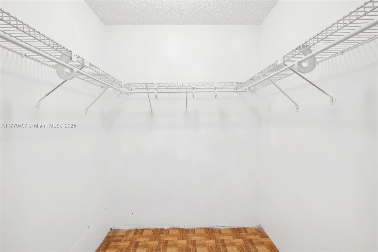 MAR DEL PLATA CONDO - Residential