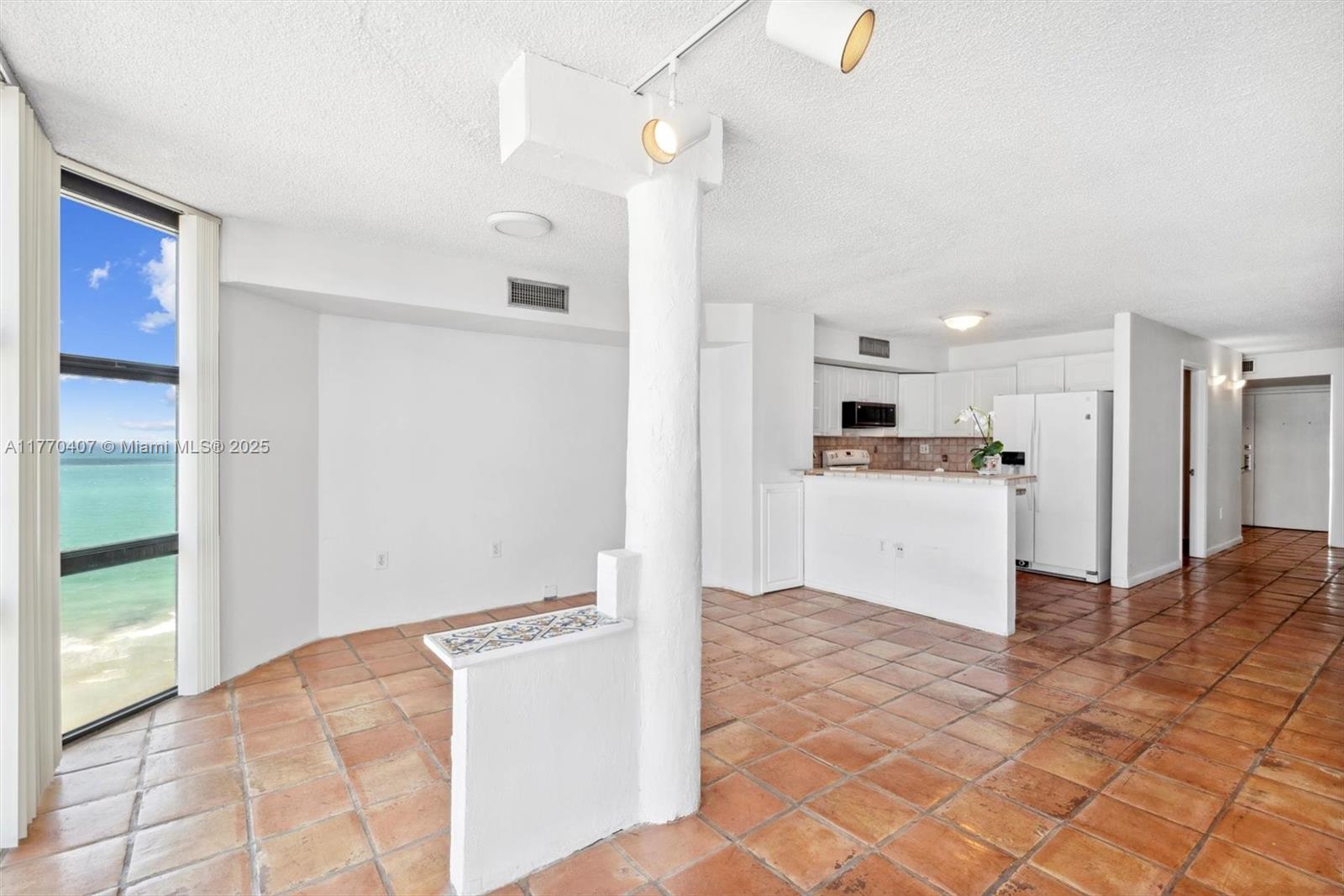 6423 Collins Ave 1607