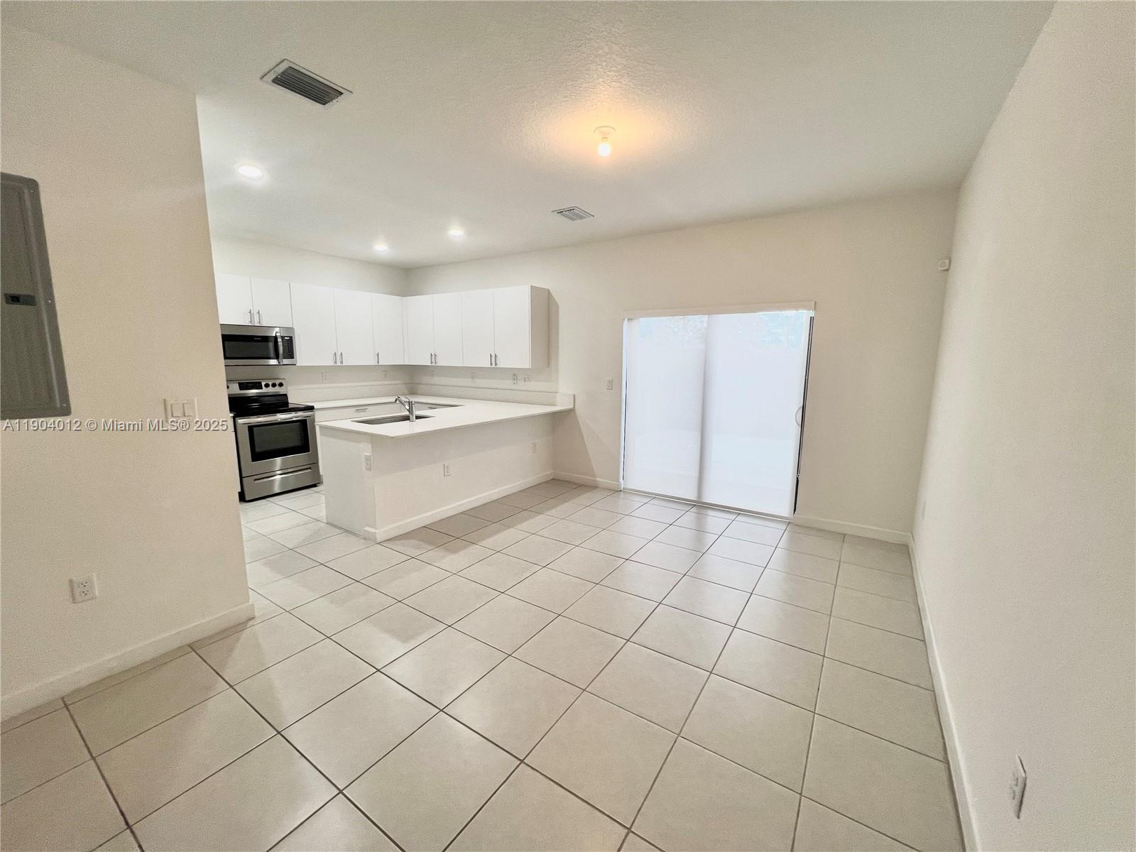 SIENA RESERVE - Residential Lease