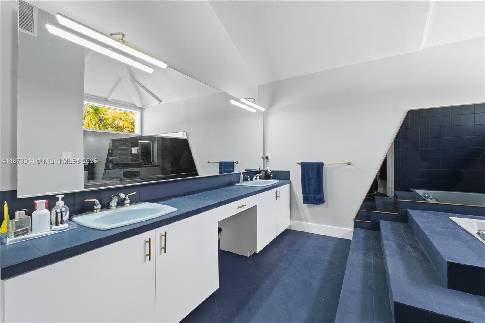 ROYAL OAKS - Residential