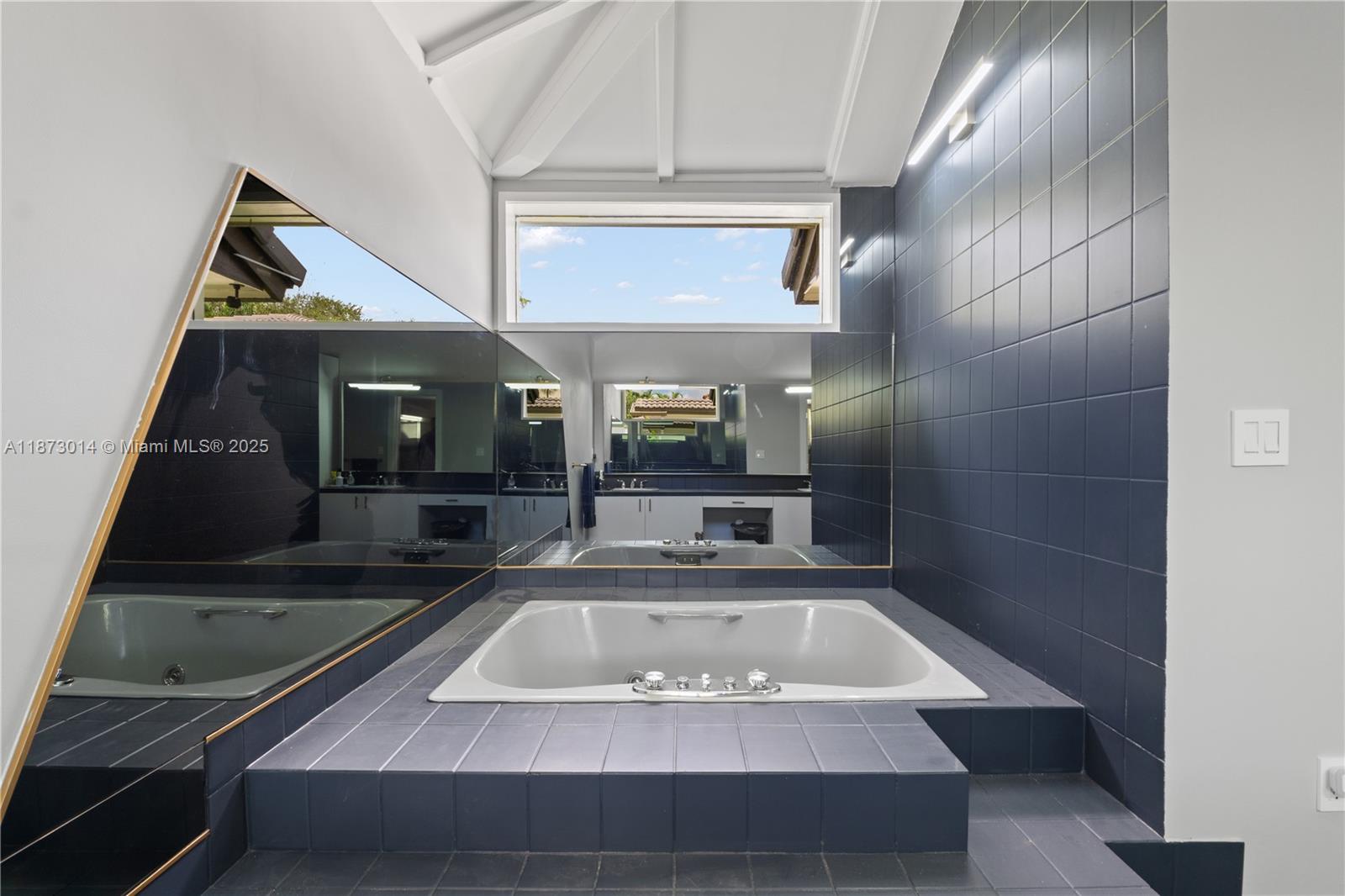 ROYAL OAKS - Residential