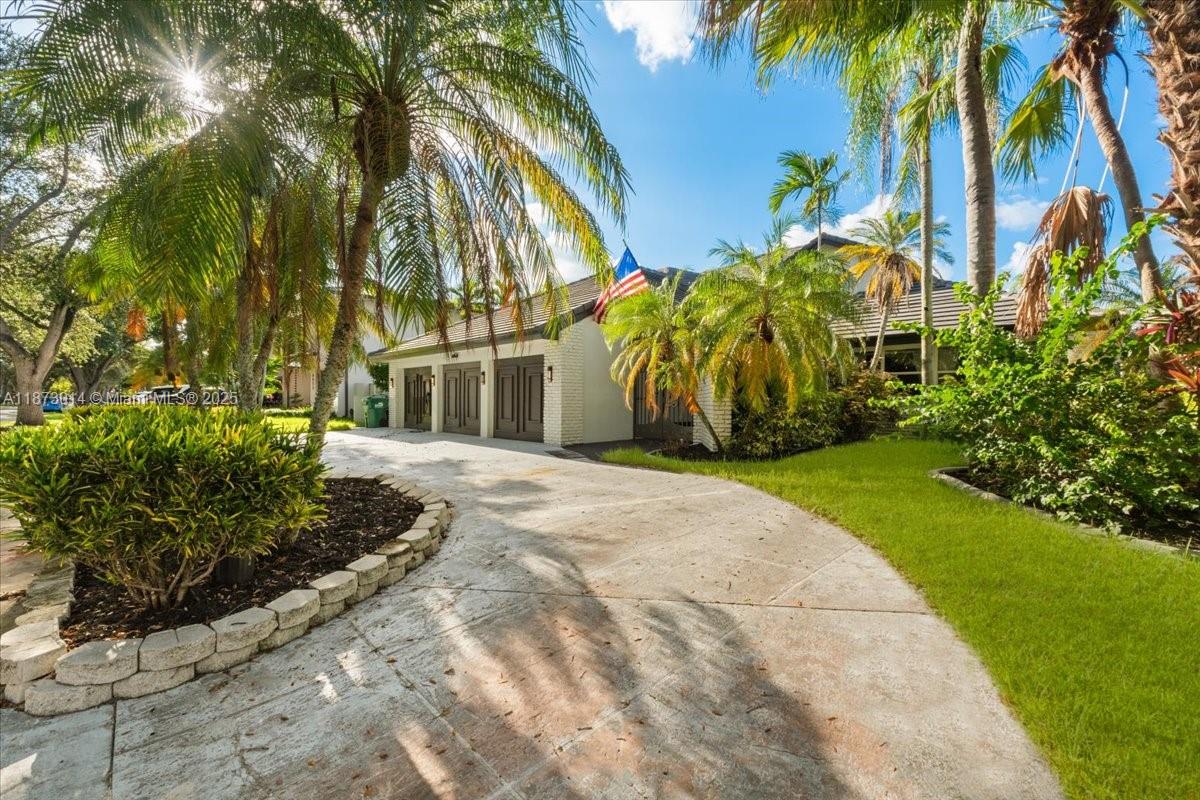 ROYAL OAKS - Residential