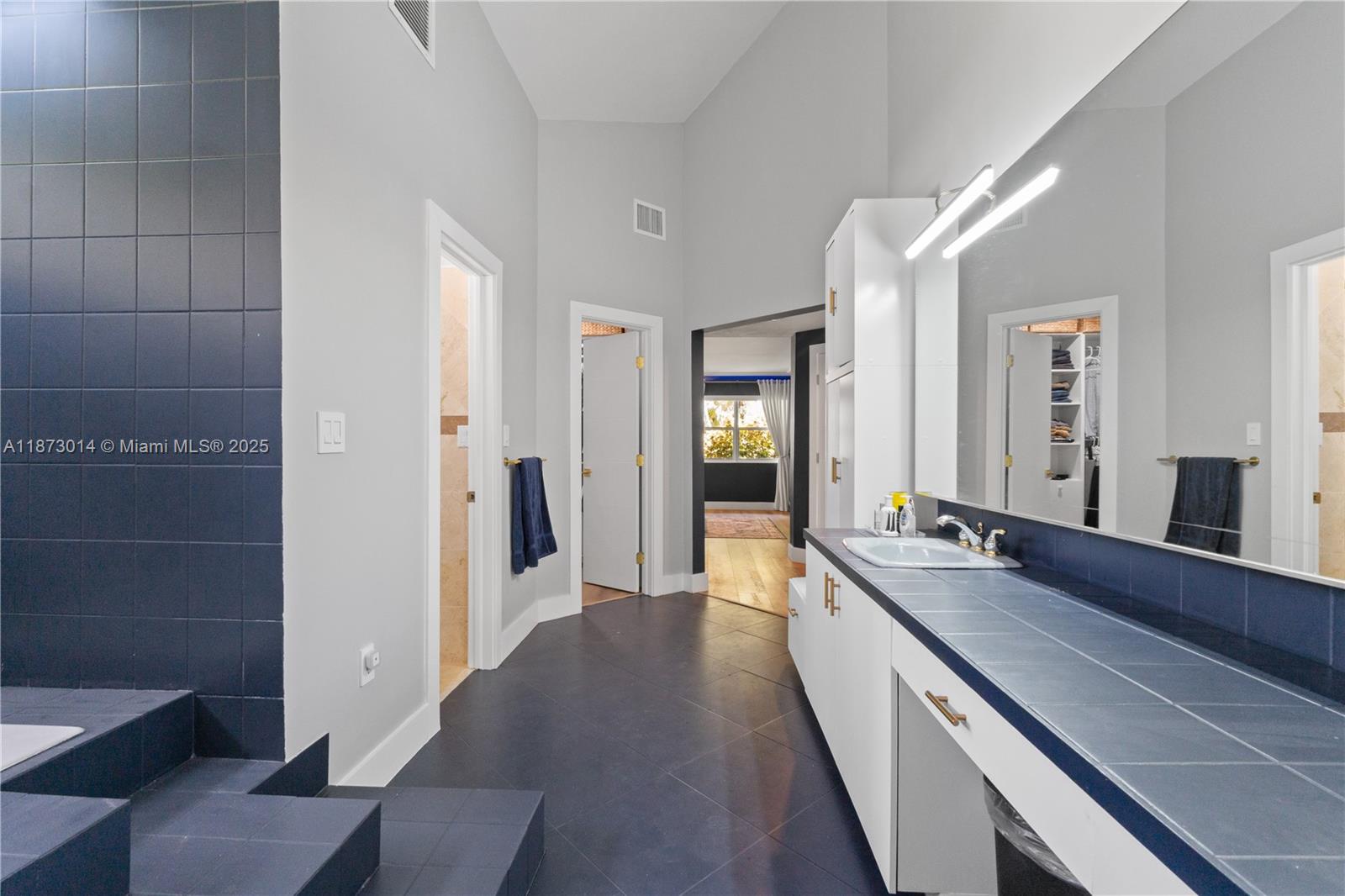 ROYAL OAKS - Residential