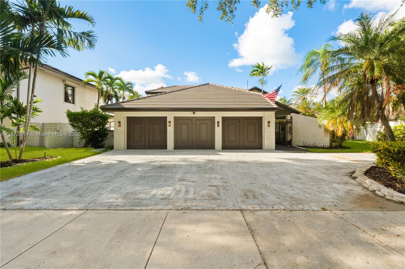 ROYAL OAKS - Residential