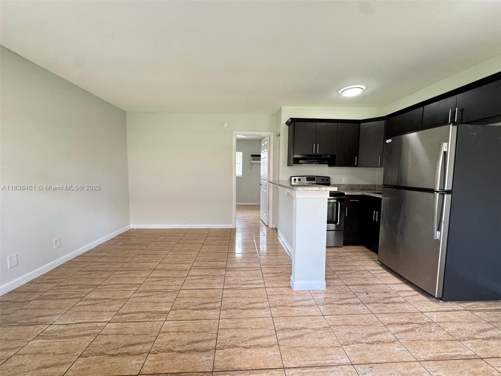 This is a very well-located apartment in Oakland Park. It has one bedroom and one bathroom. The floor has tile, no carpet, wood kitchen cabinets, stained steel appliances, and a freshly painted coat. It is easy to show. The complex has a pool and is very well located, close to restaurants and public transportation. —the pet with owner approval. If a pet is approved, a non-refundable deposit of $300 will be required. Dogs can weigh up to 20 pounds; landlords don’t accept dogs over that weight. Before moving in, the landlord requires mandatory renter insurance, the first month, and two security deposits.