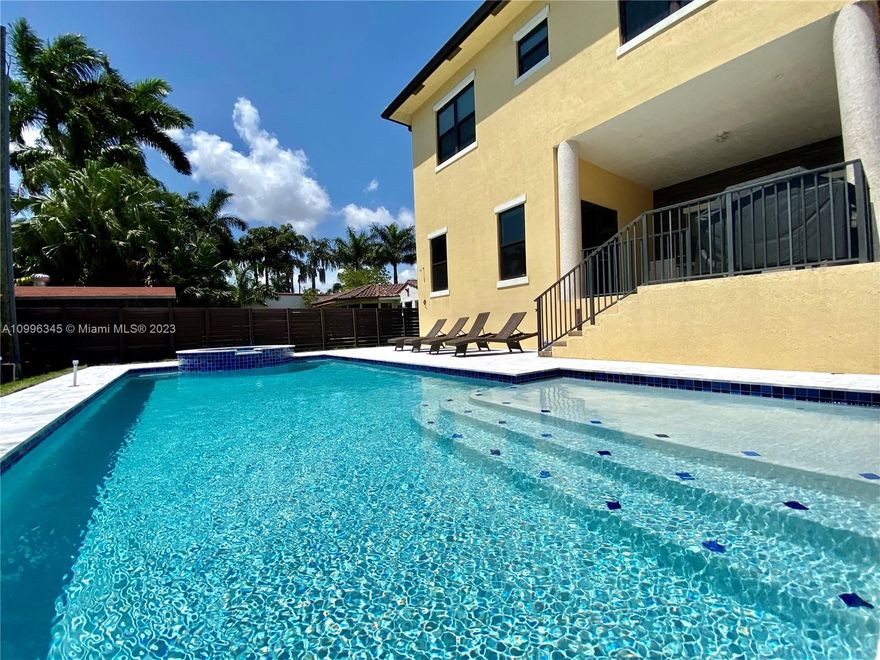 *AVIALABLE MONTHLY AND WEEKLY ONLY* WALK TO THE BEACH, THIS IS A VACATION HOME STEPS TO THE BEACH!!!  FULLY FURNISHED, EQUIPPED KITCHEN, BEDDING AND TOWELS,CABLE TV, WI FI, FURNISHED BACKYARD, OUTSIDE GRILL. ALL UTILITIES ARE INCLUDED.
