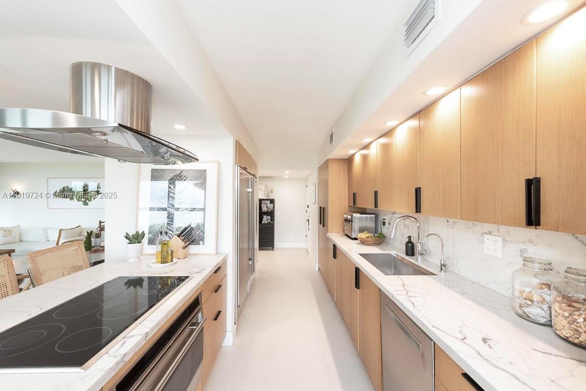 TOWERS OF KEY BISCAYNE CO - Residential Lease