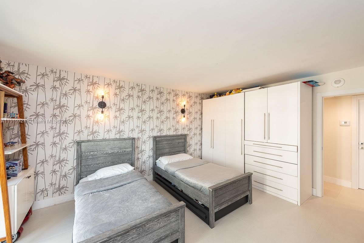 TOWERS OF KEY BISCAYNE CO - Residential Lease