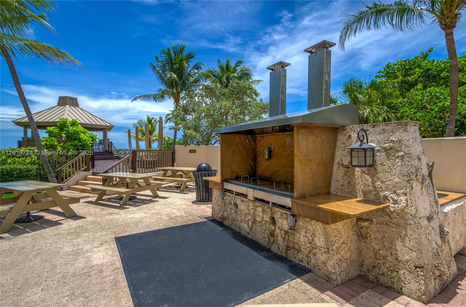 TOWERS OF KEY BISCAYNE CO - Residential Lease