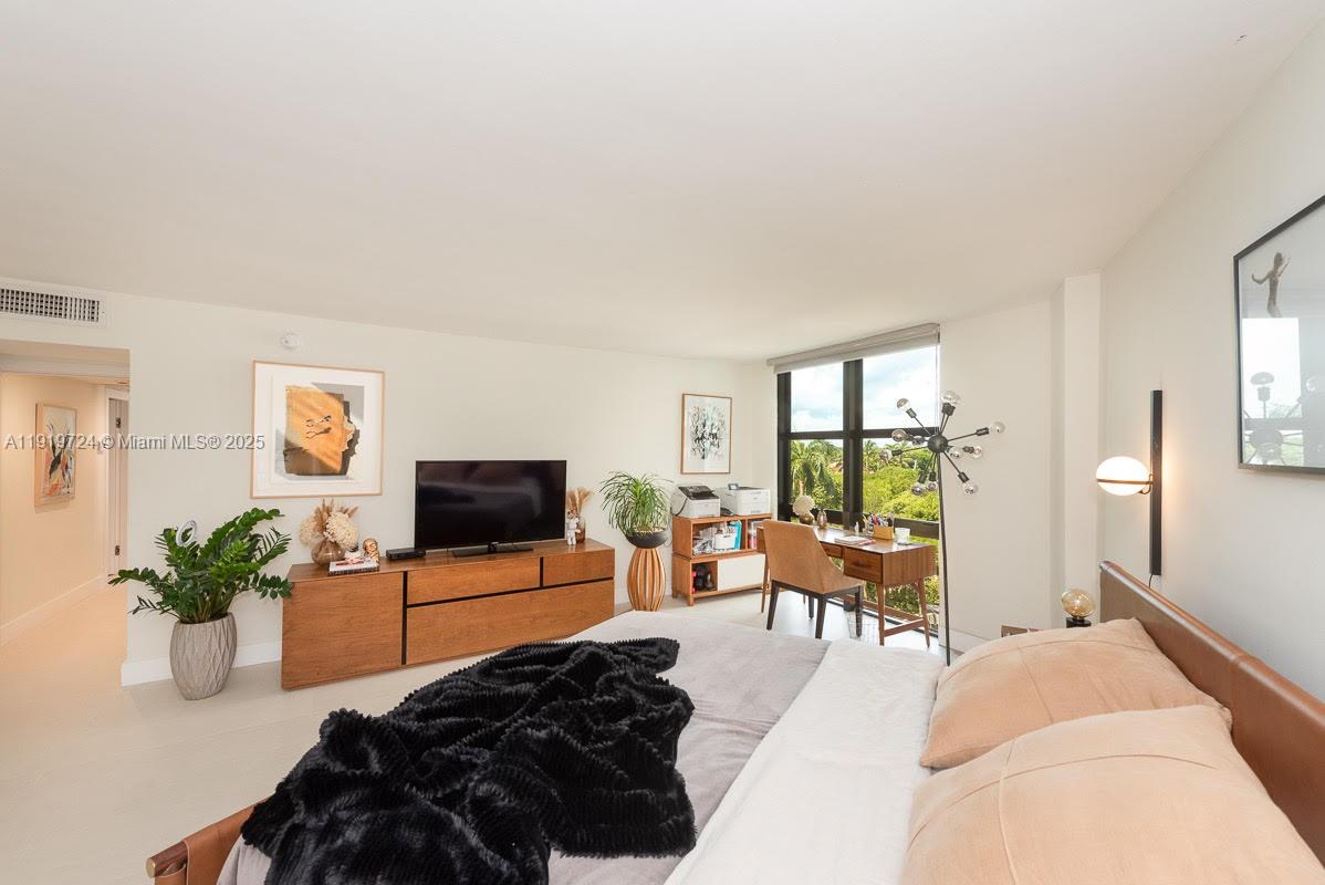 TOWERS OF KEY BISCAYNE CO - Residential Lease