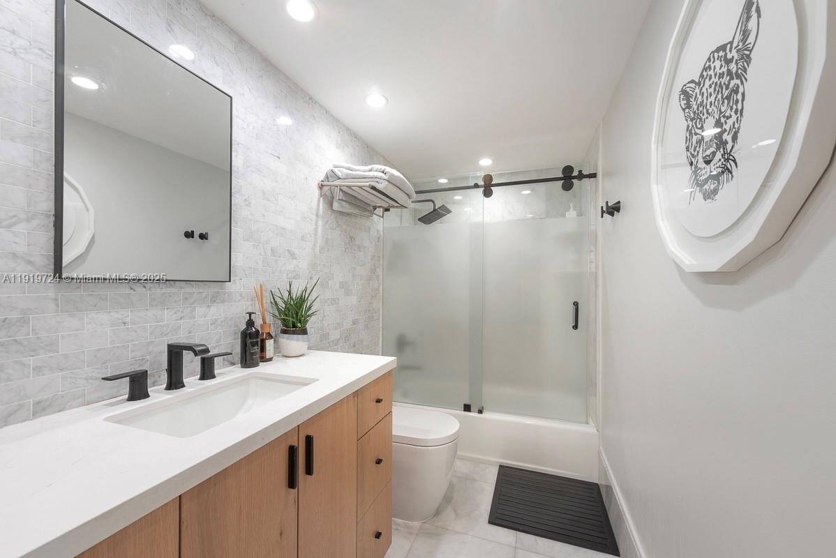 TOWERS OF KEY BISCAYNE CO - Residential Lease