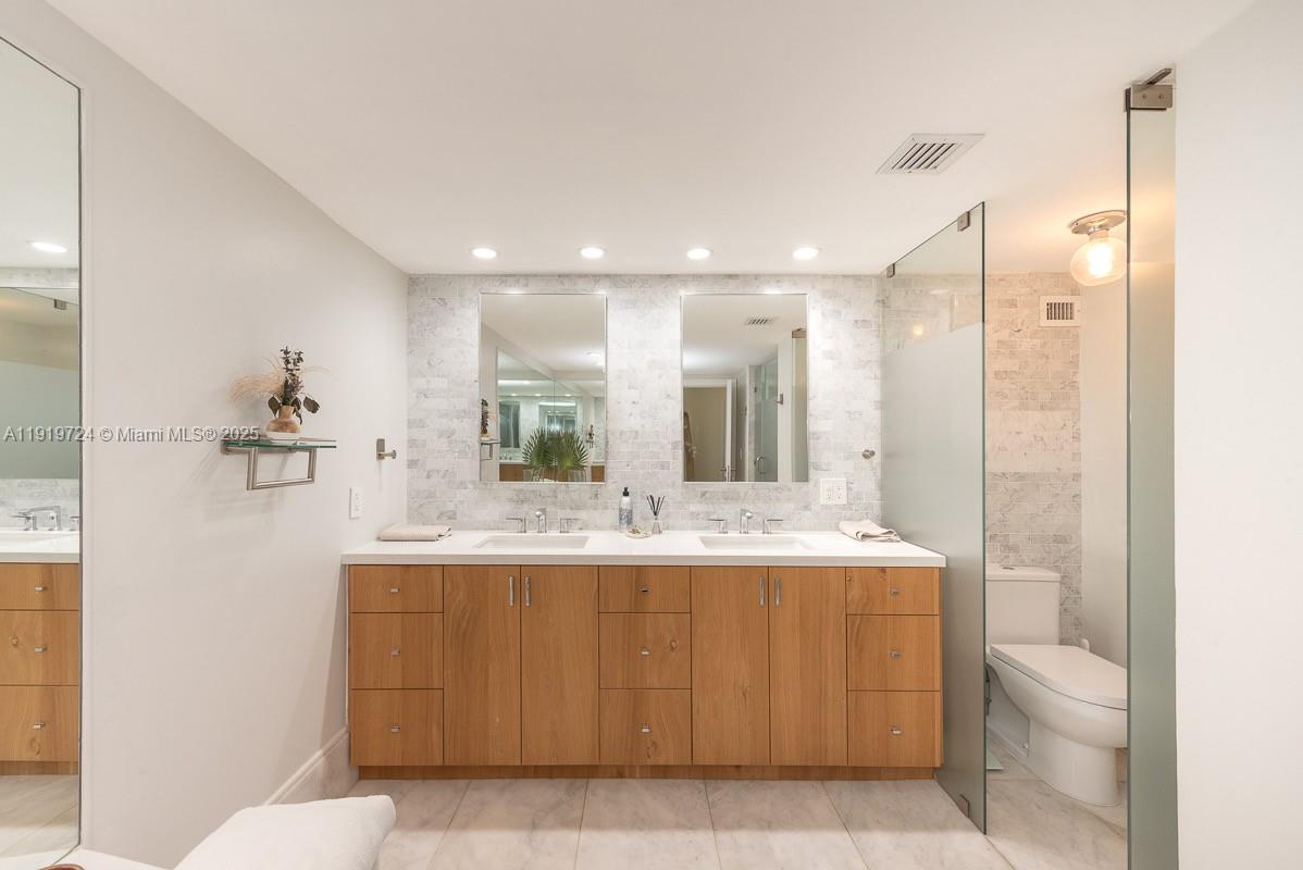 TOWERS OF KEY BISCAYNE CO - Residential Lease