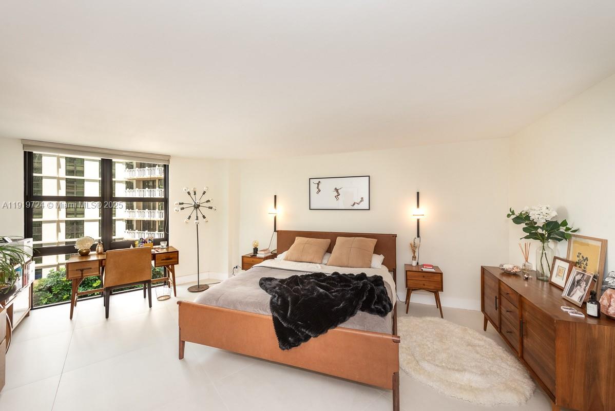 TOWERS OF KEY BISCAYNE CO - Residential Lease