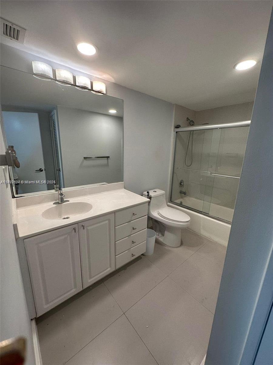 OCEANVIEW BUILDING B COND - Residential Lease