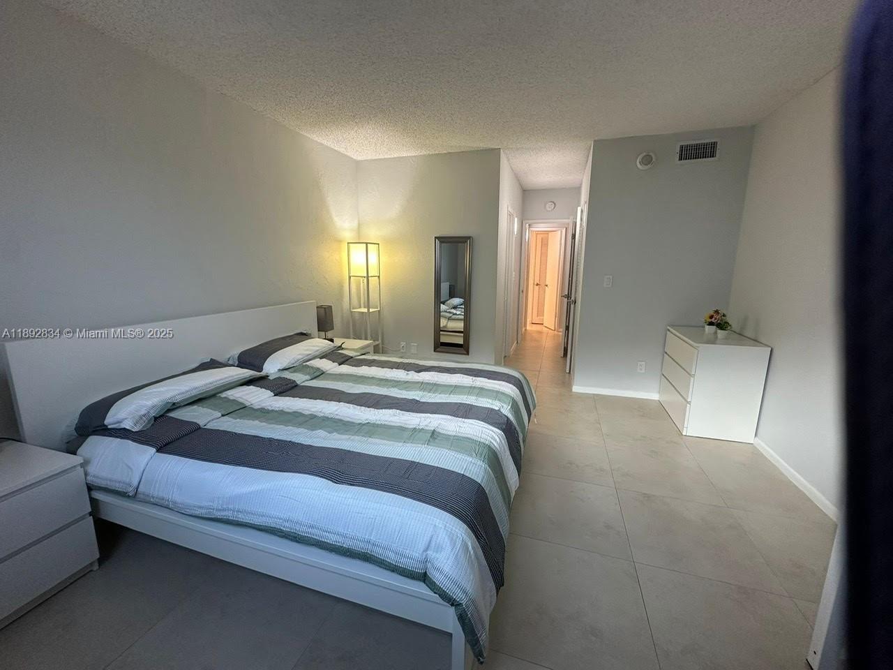 OCEANVIEW BUILDING B COND - Residential Lease