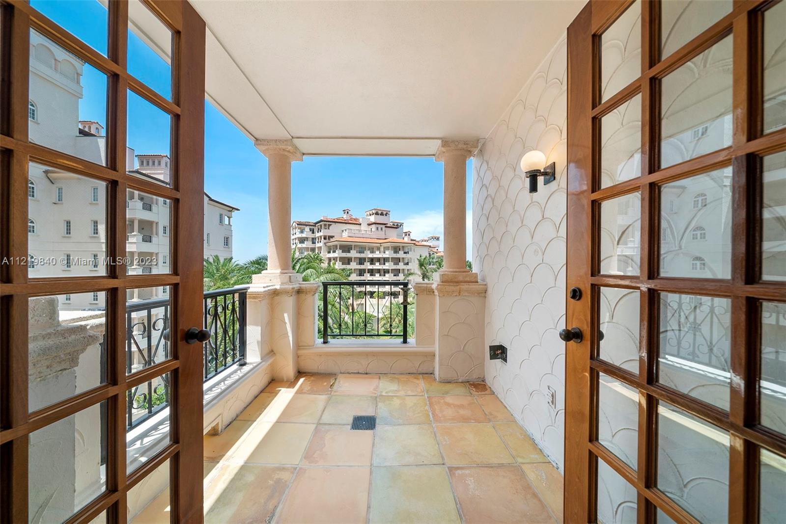 OCEANSIDE @ FISHER ISL CO - Residential