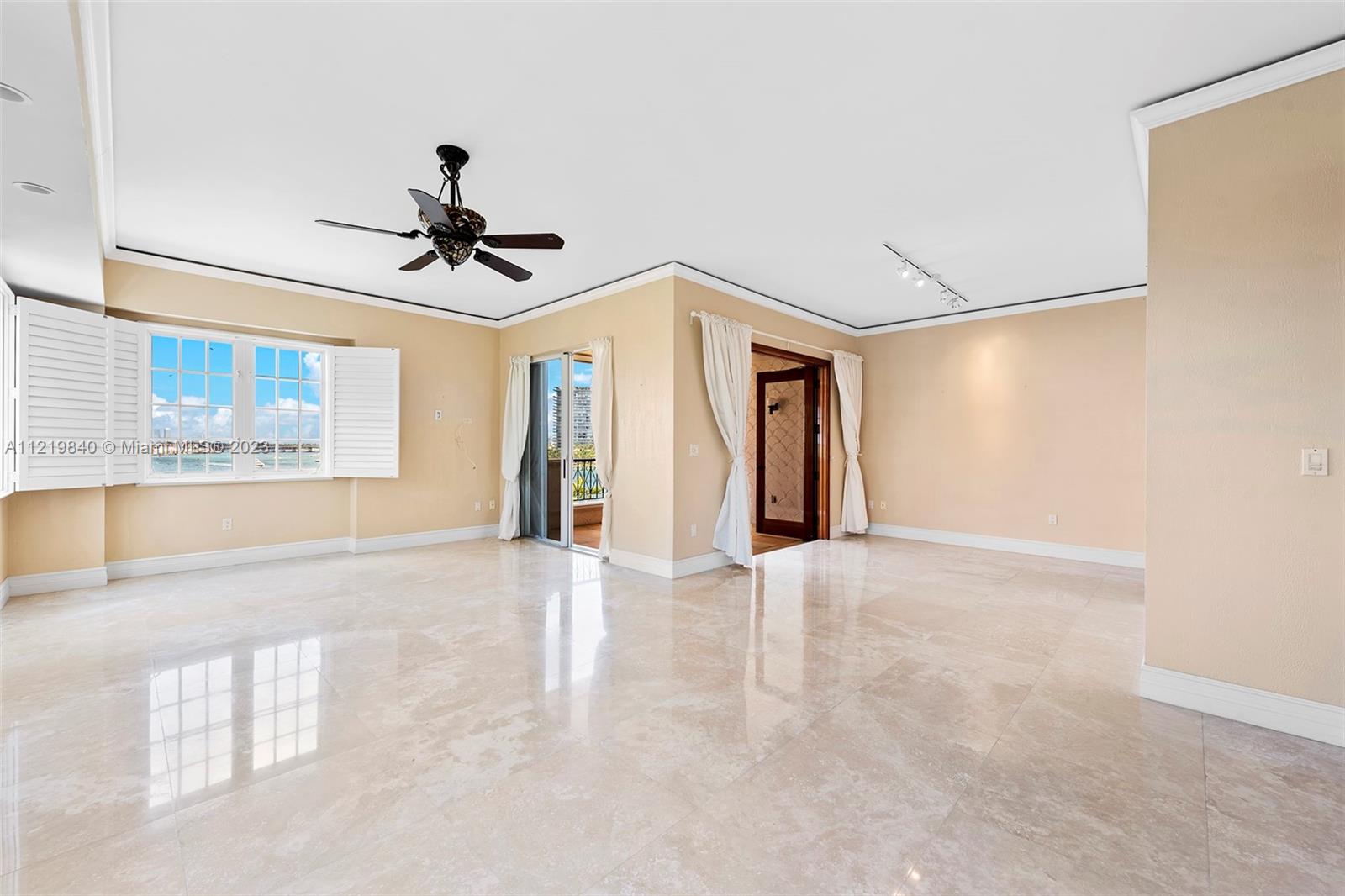 OCEANSIDE @ FISHER ISL CO - Residential