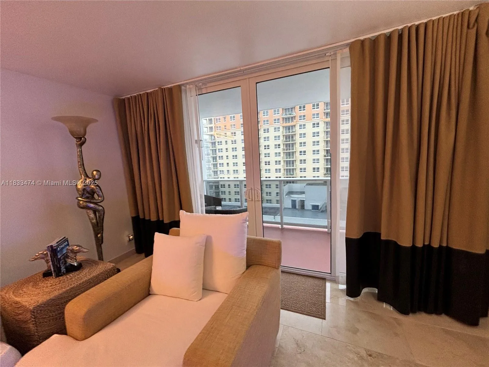 Hallandale Beach, Florida 33009, United States, 1 Bedroom Bedrooms, ,2 BathroomsBathrooms,Residential,Active,163103