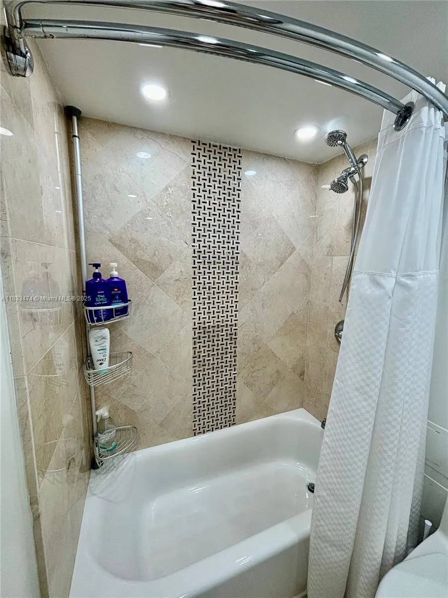 Hallandale Beach, Florida 33009, United States, 1 Bedroom Bedrooms, ,2 BathroomsBathrooms,Residential,Active,163103