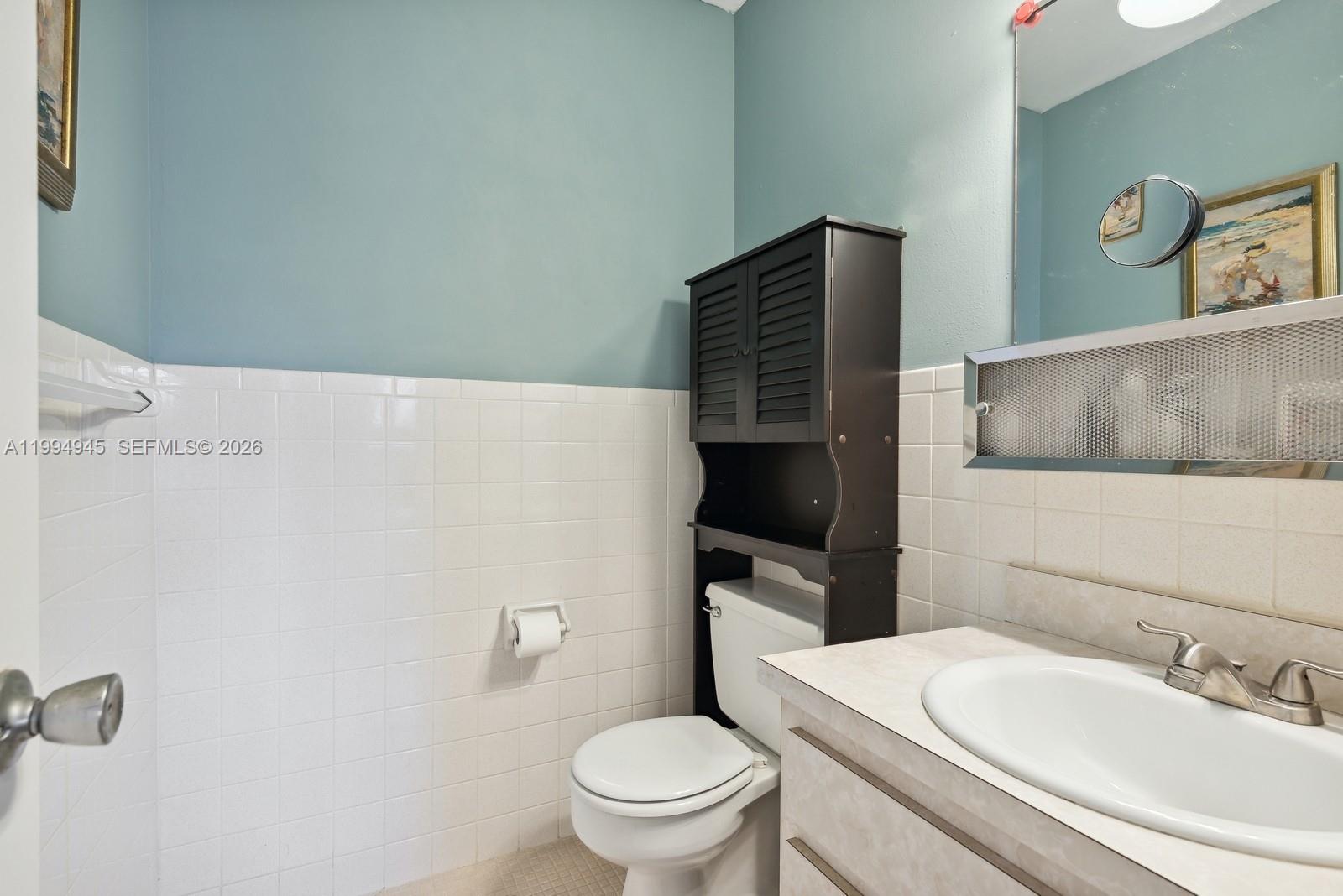 BEVERLY HILLS CONDO NUMBE - Residential Lease