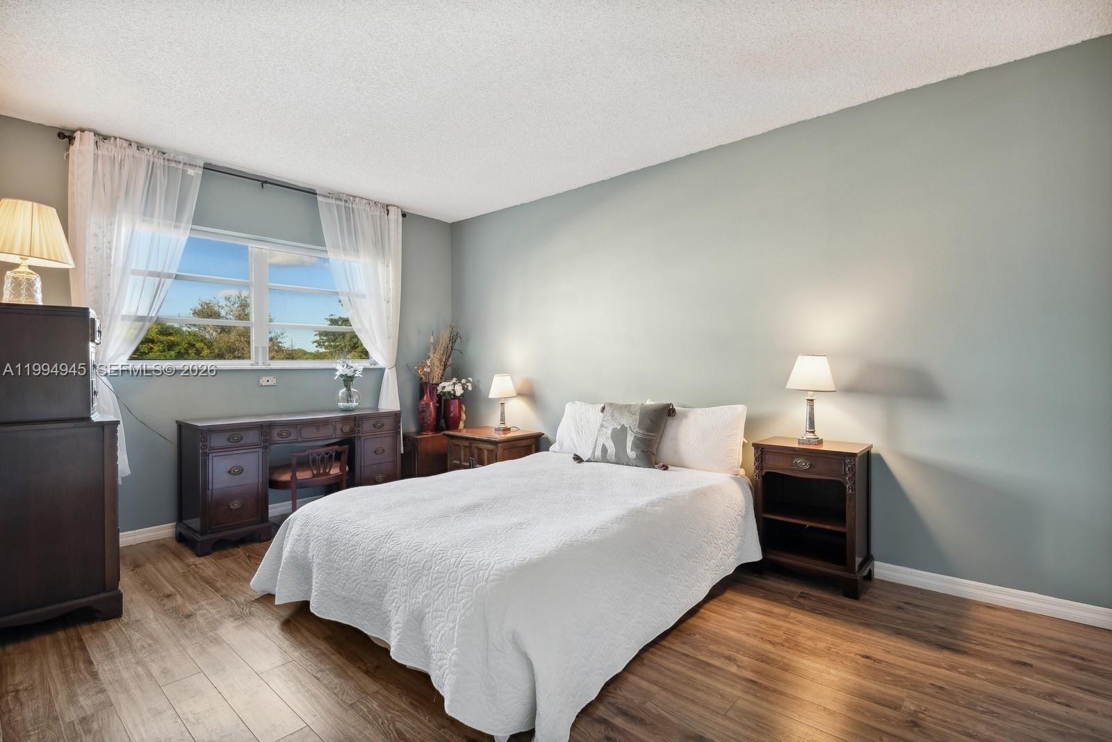 BEVERLY HILLS CONDO NUMBE - Residential Lease