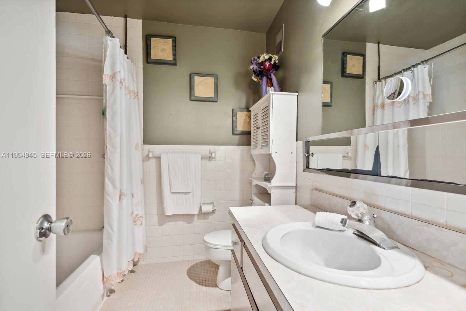 BEVERLY HILLS CONDO NUMBE - Residential Lease