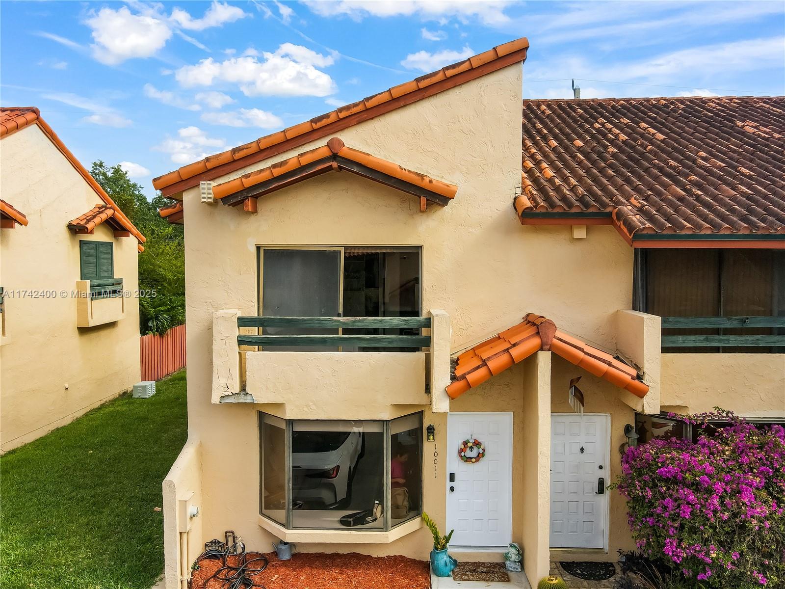 Don't miss this updated 3-bedroom, 2.5-bathroom corner unit in Dadeland Cove! Now featuring new flooring, a remodeled kitchen, and an open floor plan, this home is move-in ready. Enjoy two designated parking spots in front, plus nearby guest parking.
Upgrades include new bathroom vanities and a remodeled half bath. The private fenced yard has no rear neighbors for extra privacy. Located near Pinecrest, Continental Park, and Dadeland Mall, with easy access to US1, 826, and the Metrorail.
This gated community offers 24-hour security and a pool and is in an excellent school district. Walking distance to Whole Foods and Target. Schedule a showing today! *There is a tenant until 5/31 paying $3600