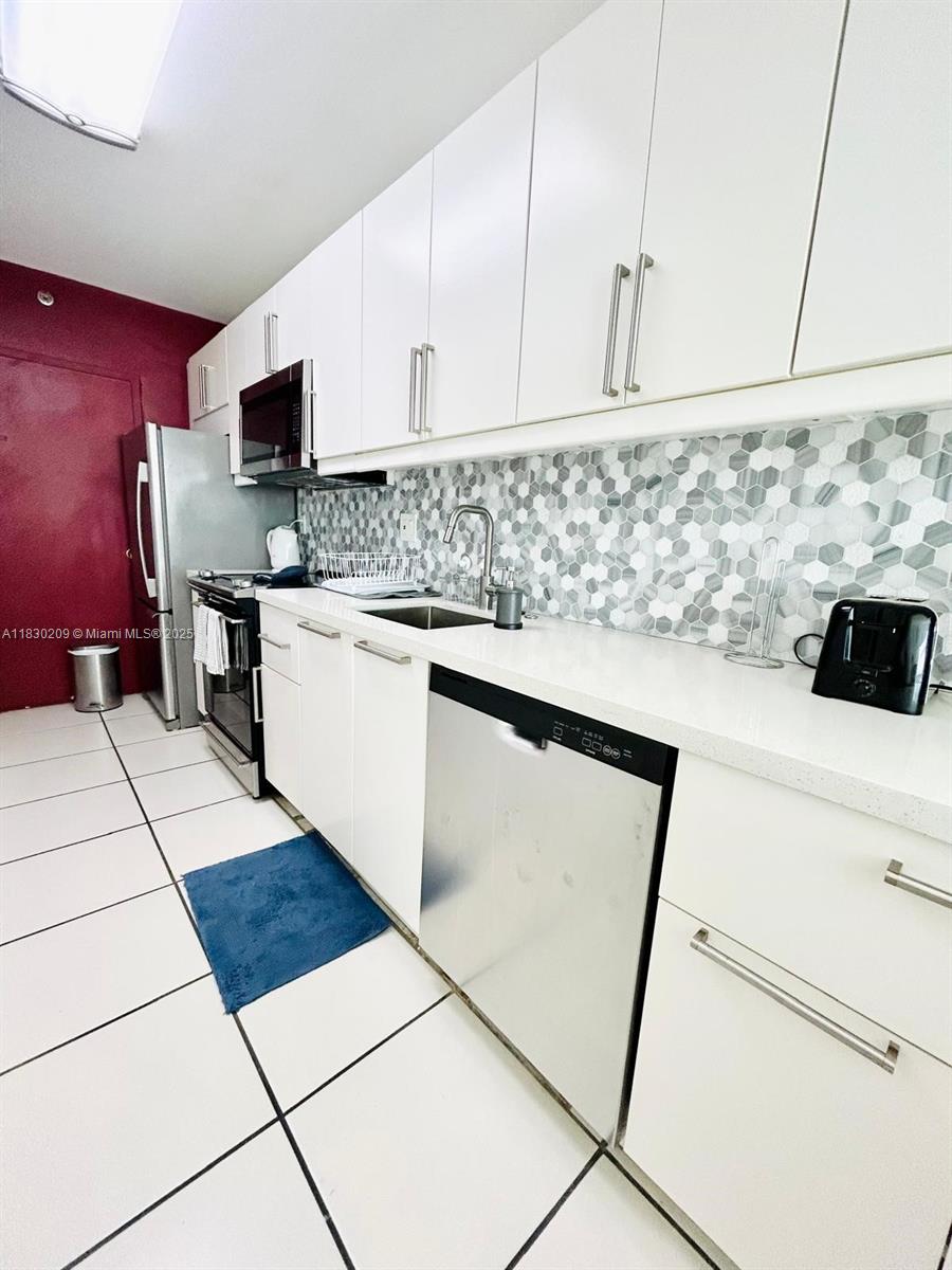 100 Lincoln Rd 1105