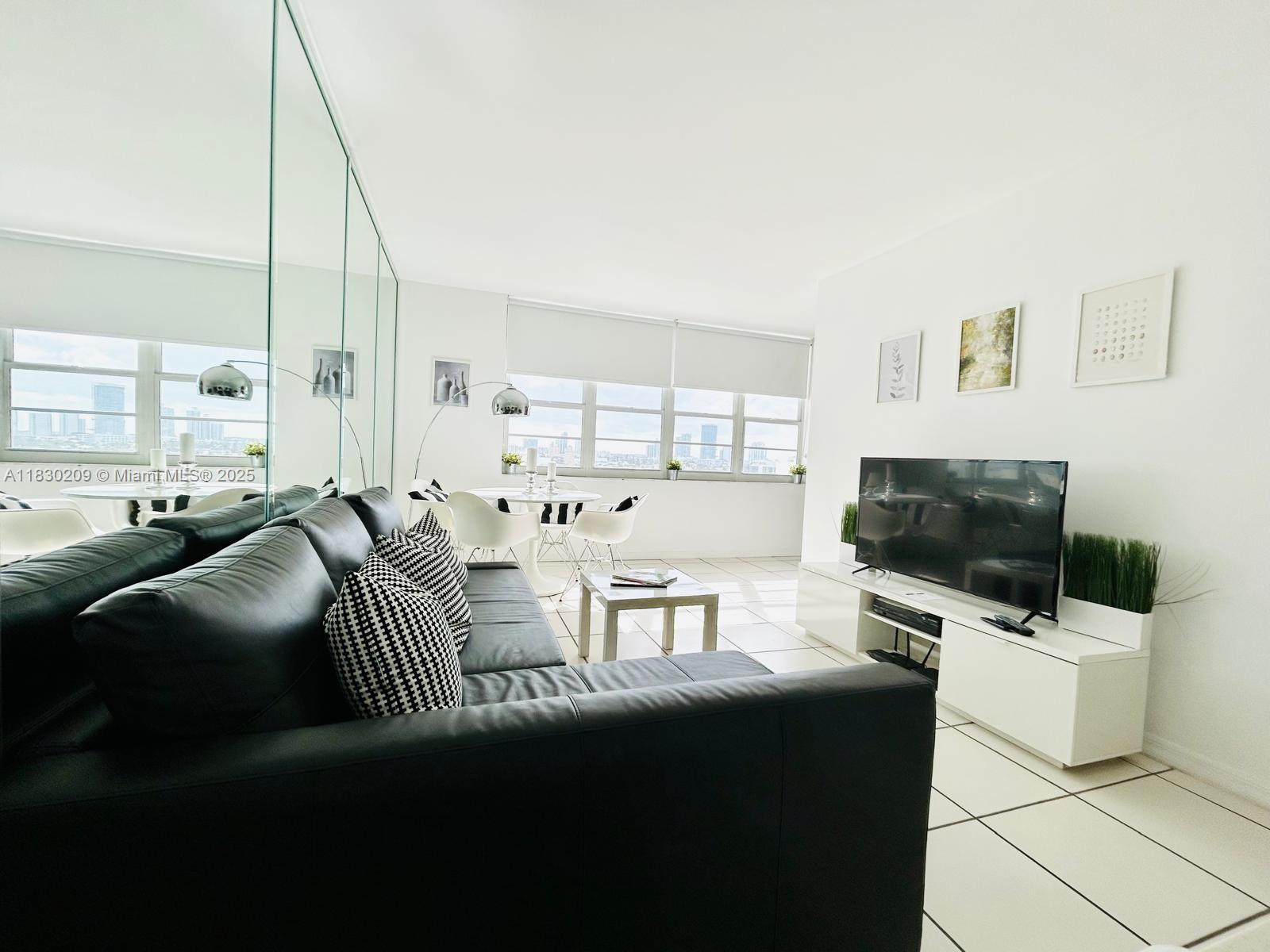 ** BEAUTIFUL STUDIO JR 1 BEDROOM **DECOPLAGE BUILDING WITHIN WALKING DISTANCE TO THE BEACH AND THE MOST TRENDY RESTAURANTS AND PLACES IN SOUTH BEACH. WHERE LINCOLN RD MEETS THE OCEAN, ACROSS FROM THE RITZ CARLTON AND NEXT TO THE LOWES HOTEL. THE BUILDING OFFERS RENOVATED HEATED POOL AND GYM**FULLY FURNISHED UNIT**CAN BE RENTED 30 DAYS MINIMUM, 12 TIMES A YEAR**