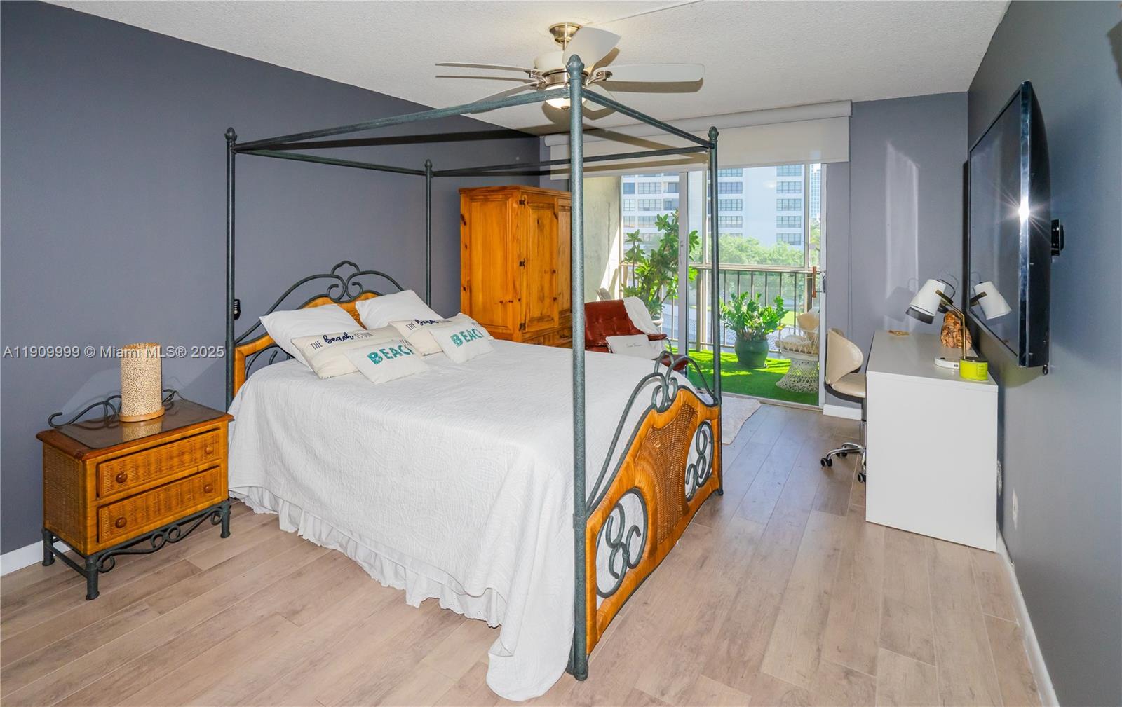 DESOTO PARK CONDO - Residential Lease