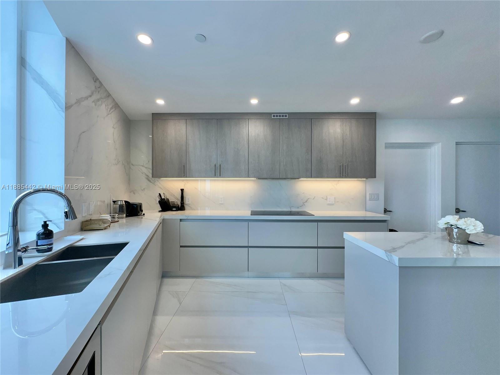 TDR TOWER II CONDO - Residential Lease