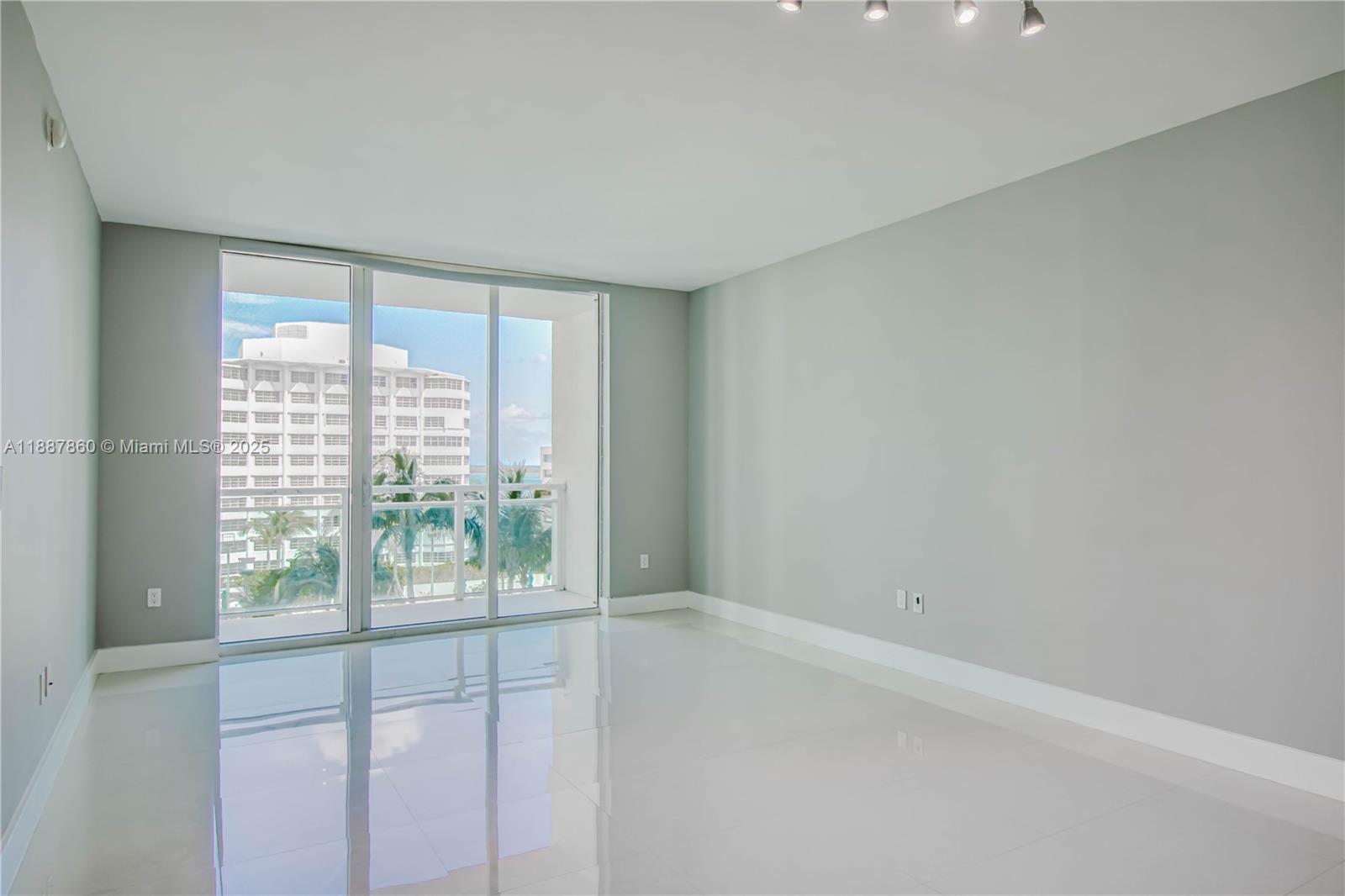 951 Brickell Ave 1402