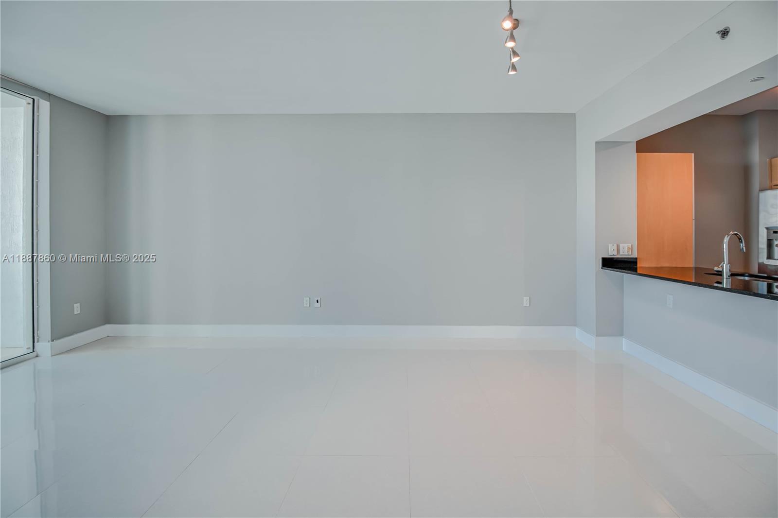 951 Brickell Ave 1402