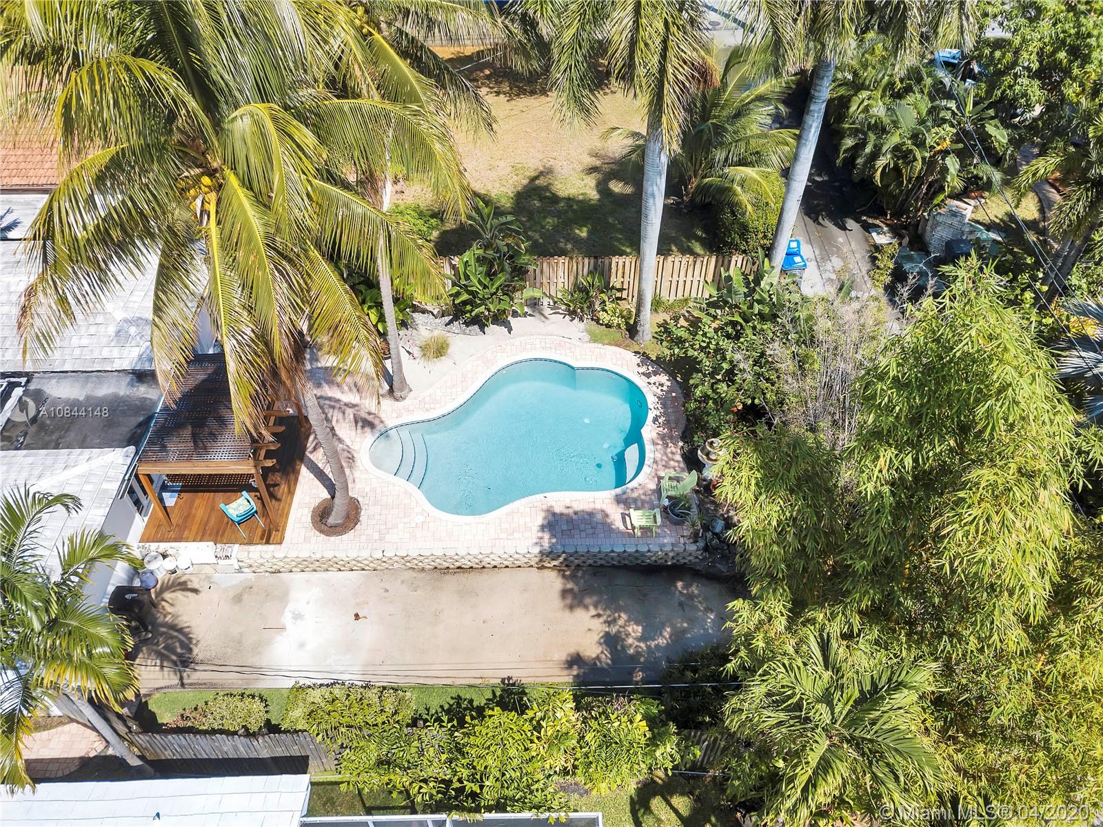 HOLLYWOOD LAKES SEC - Residential