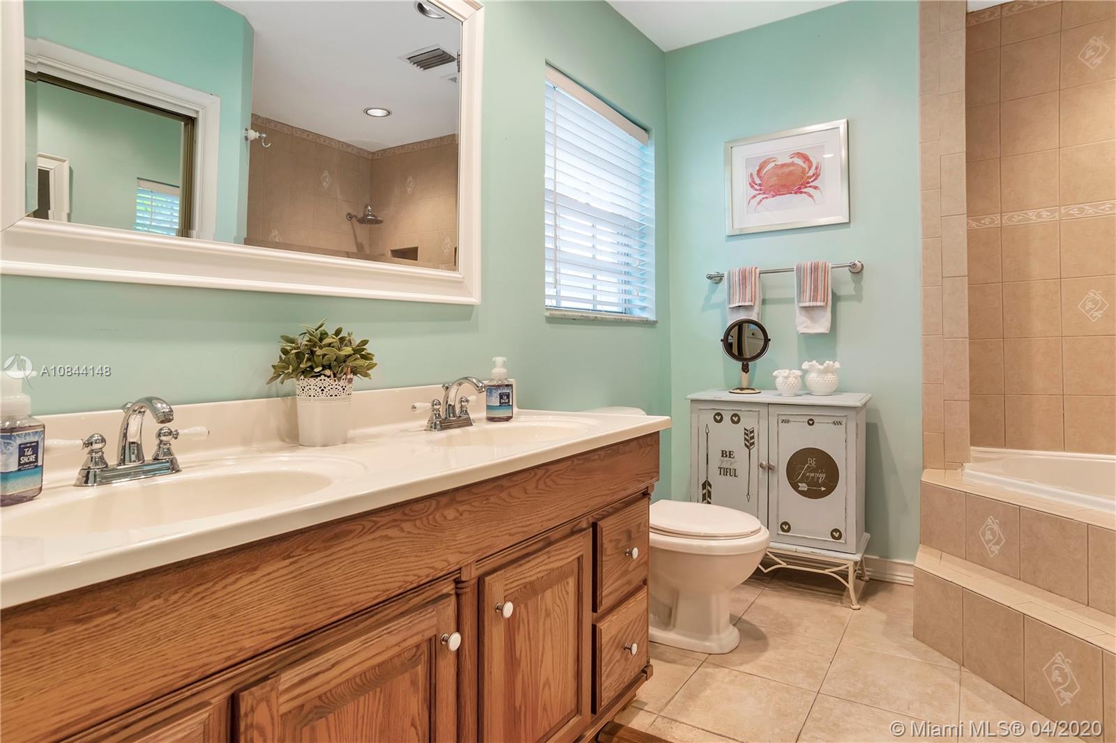 HOLLYWOOD LAKES SEC - Residential