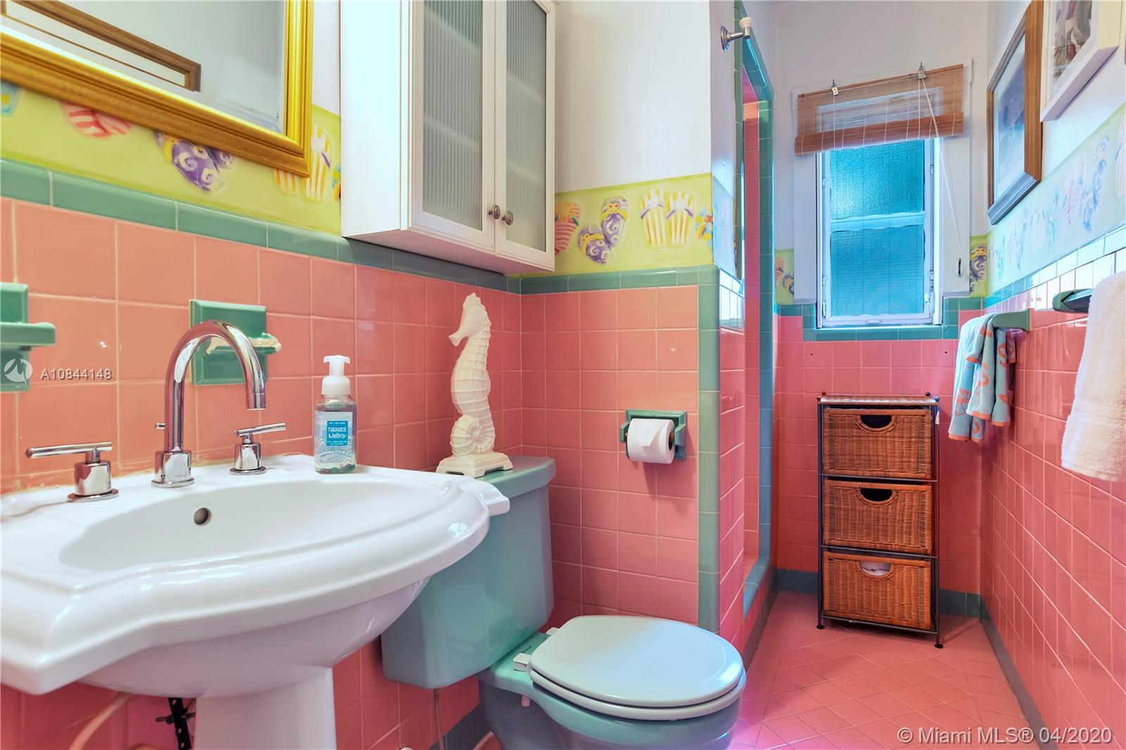 HOLLYWOOD LAKES SEC - Residential