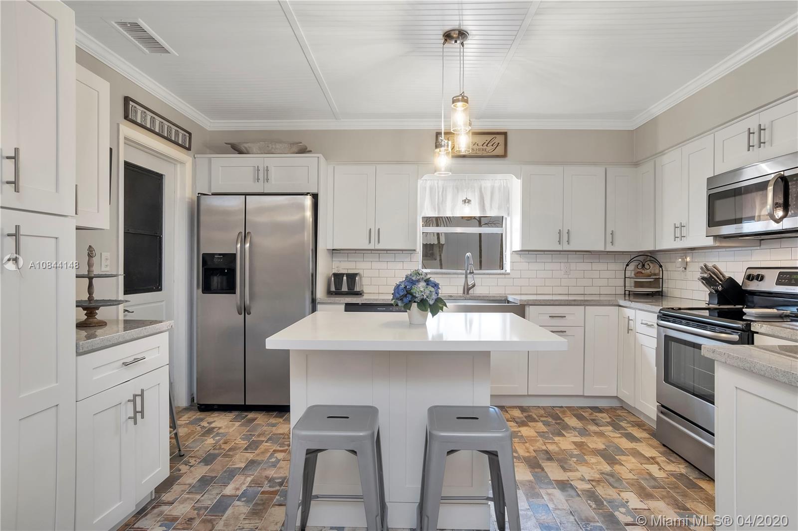 HOLLYWOOD LAKES SEC - Residential