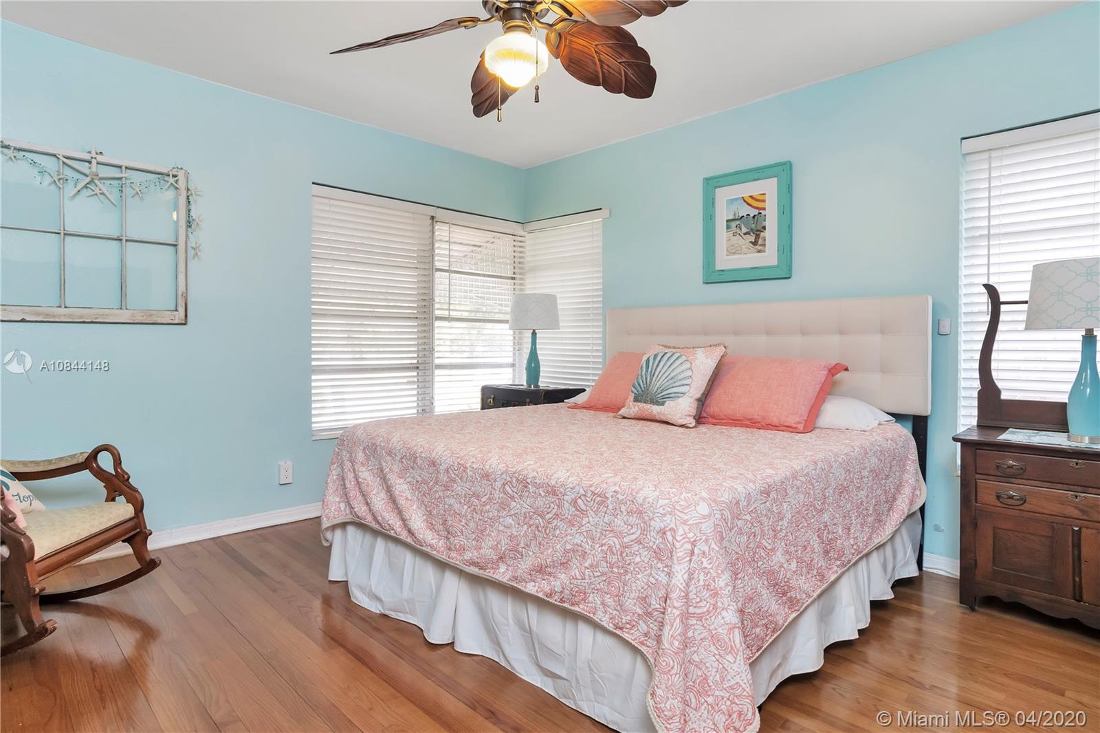 HOLLYWOOD LAKES SEC - Residential