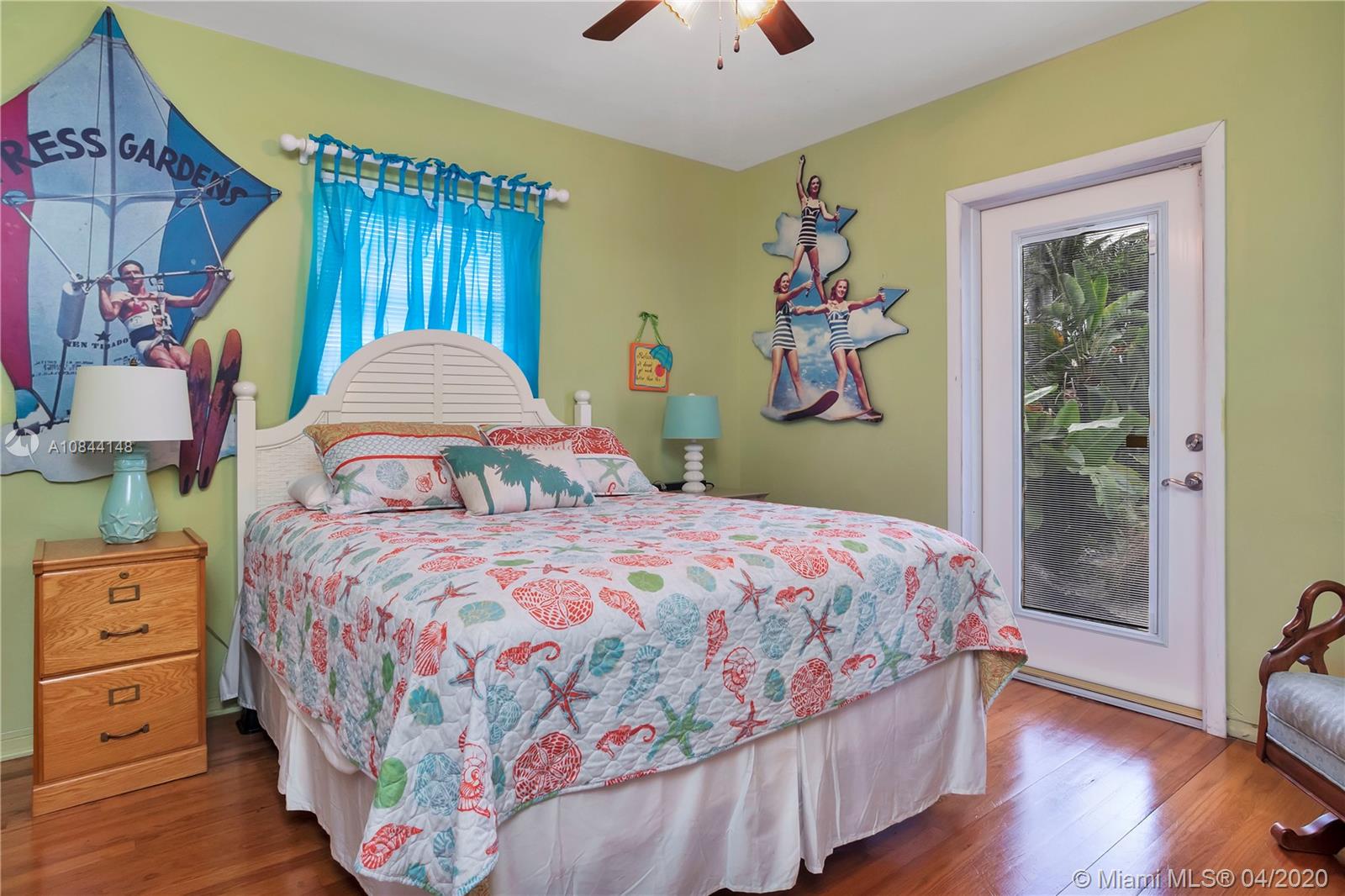 HOLLYWOOD LAKES SEC - Residential