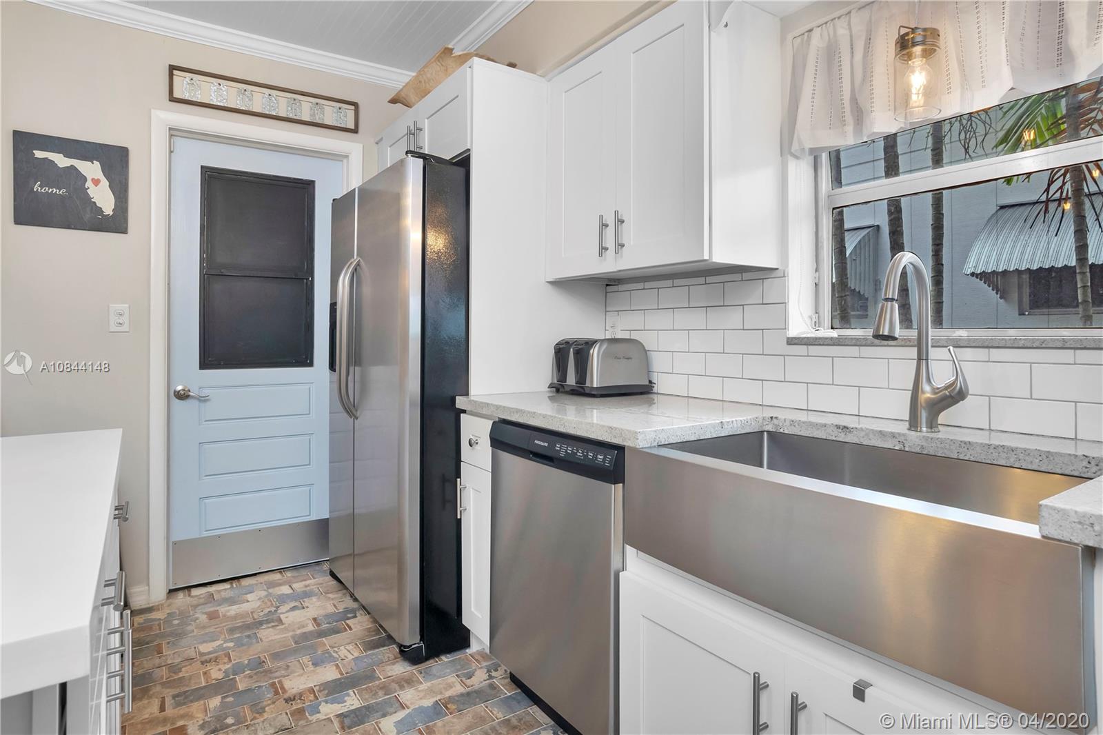 HOLLYWOOD LAKES SEC - Residential