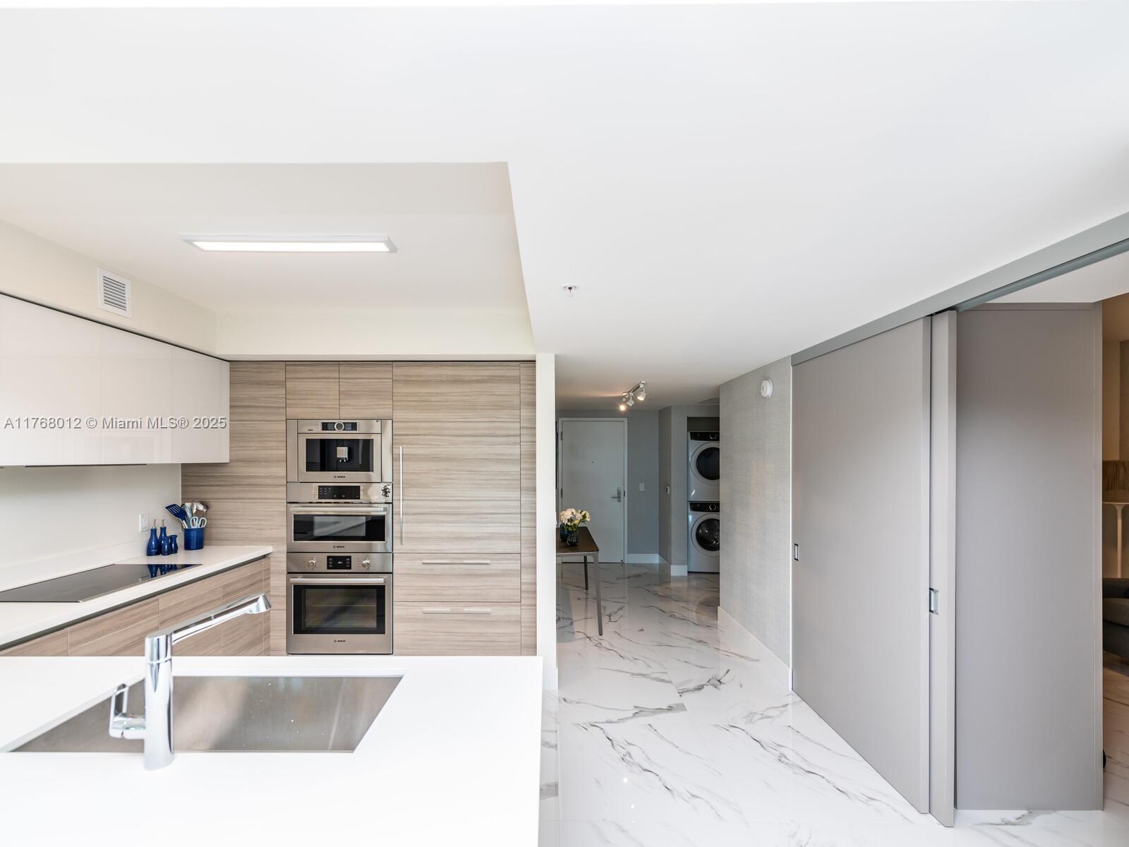 PARQUE TOWERS CONDO - Residential Lease