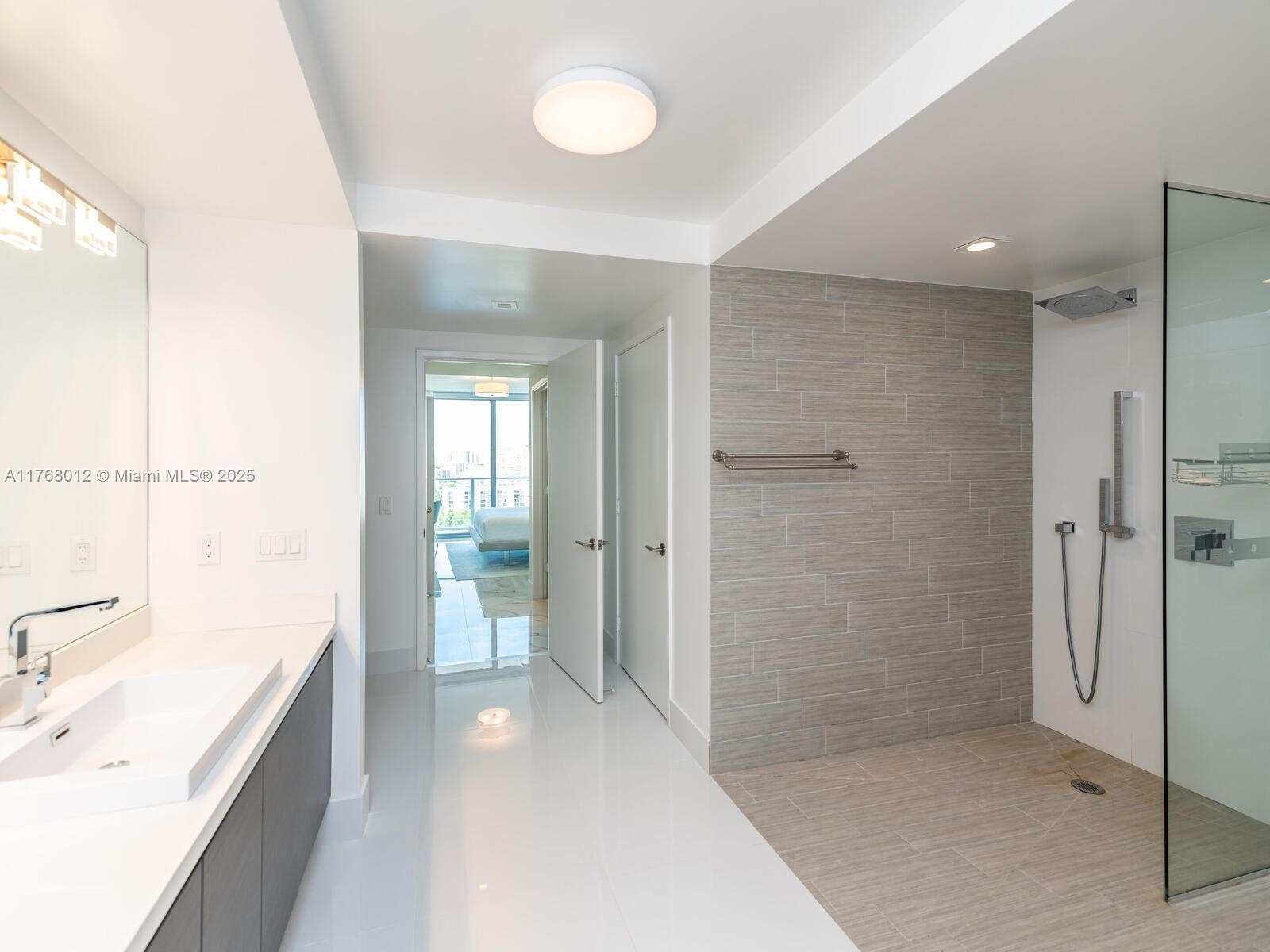 PARQUE TOWERS CONDO - Residential Lease