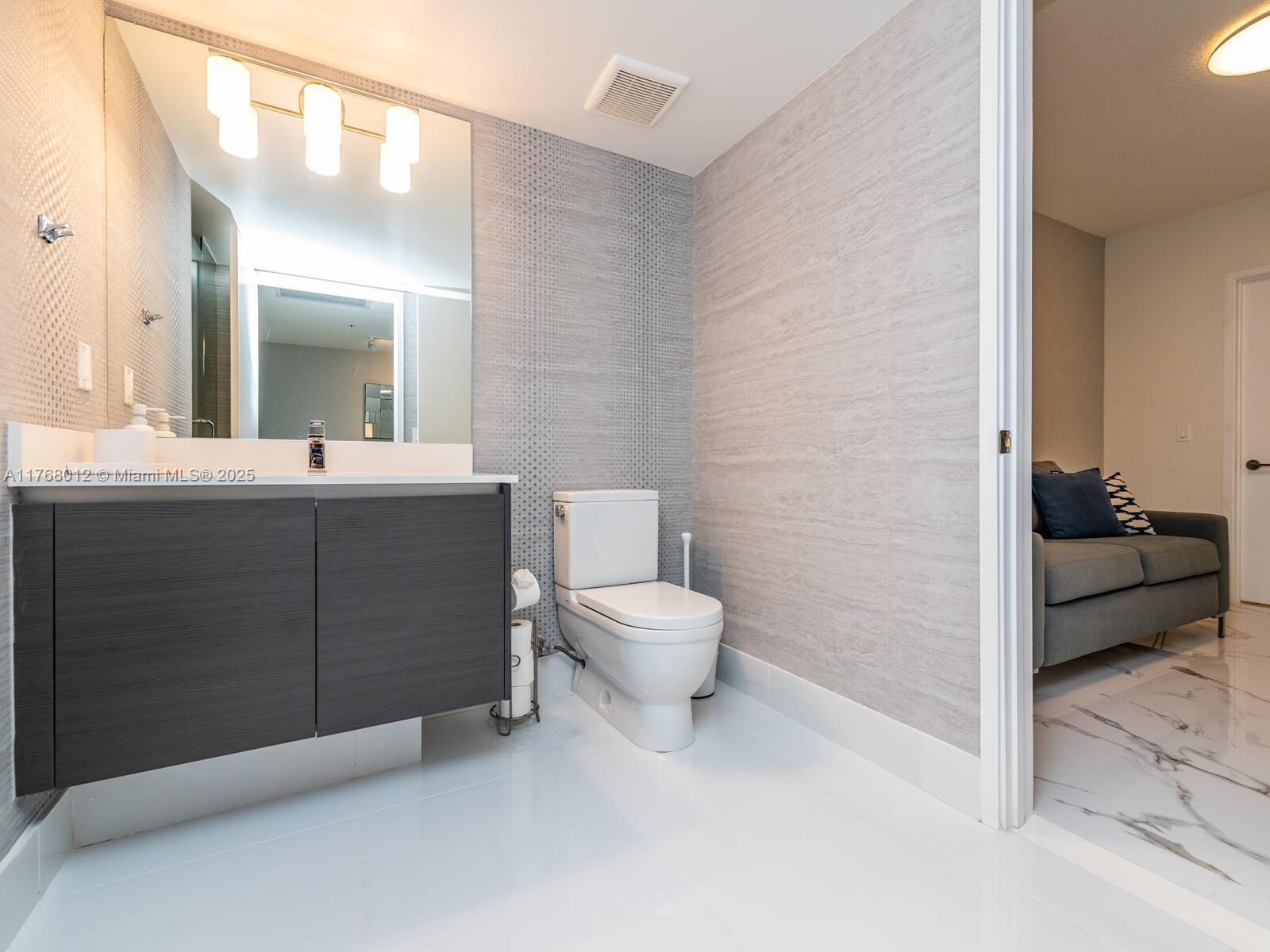 PARQUE TOWERS CONDO - Residential Lease