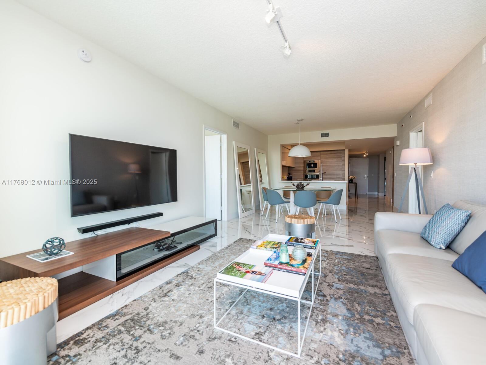 PARQUE TOWERS CONDO - Residential Lease