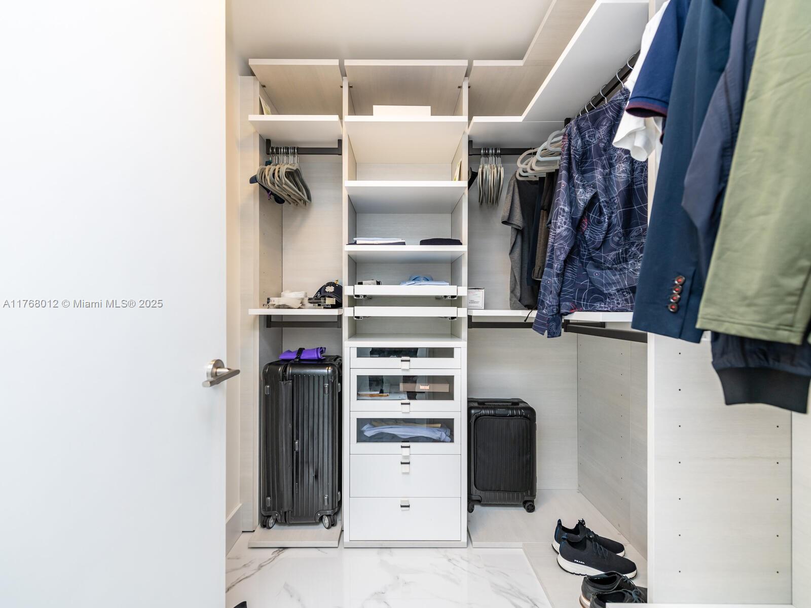 PARQUE TOWERS CONDO - Residential Lease