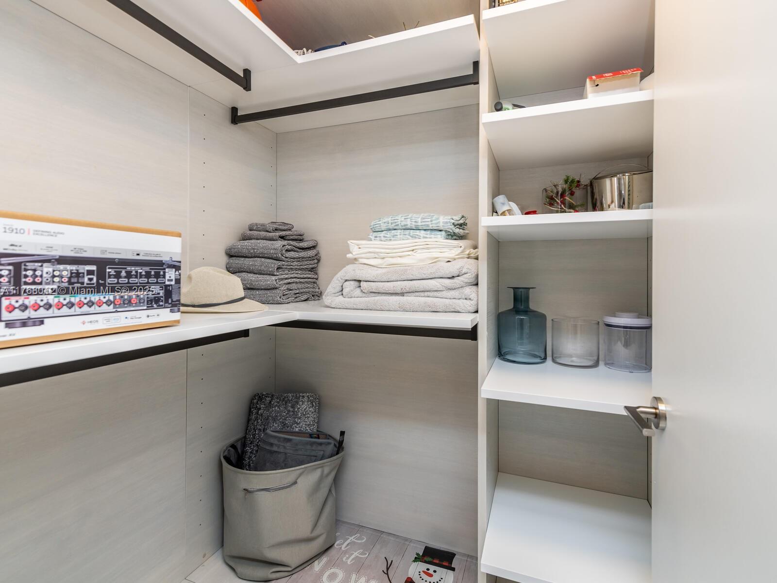 PARQUE TOWERS CONDO - Residential Lease